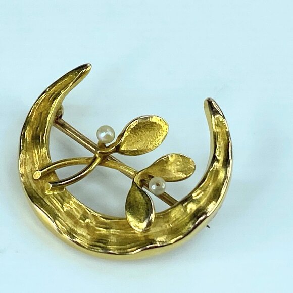 Art Deco 14K yellow gold hand hammered Half Moon Seed pearl flower pin JR415